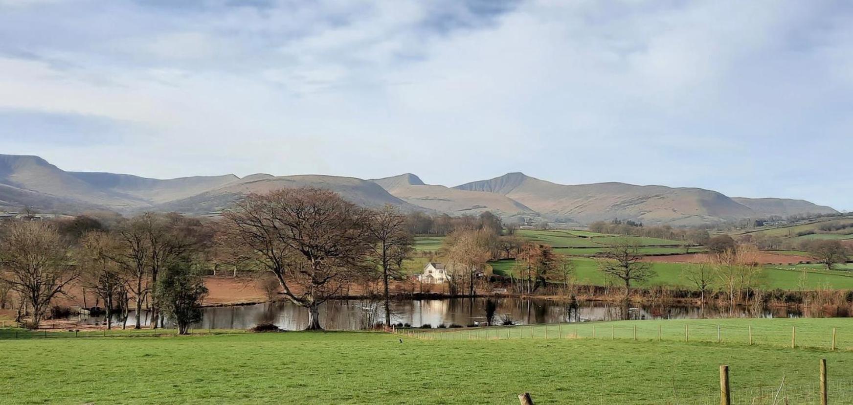 The Lodge Brecon B&B ภายนอก รูปภาพ