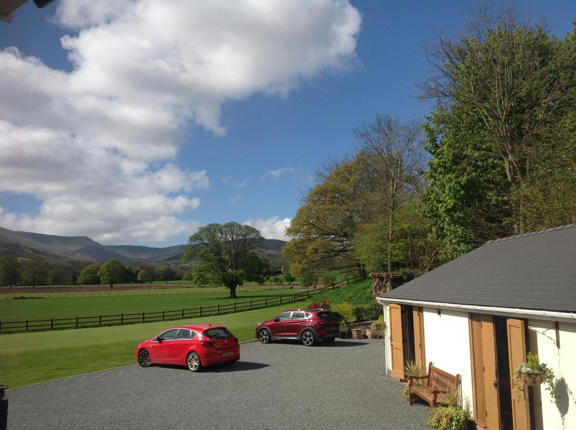 The Lodge Brecon B&B ภายนอก รูปภาพ