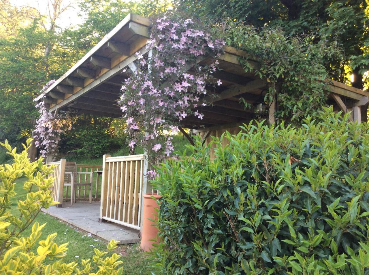 The Lodge Brecon B&B ภายนอก รูปภาพ
