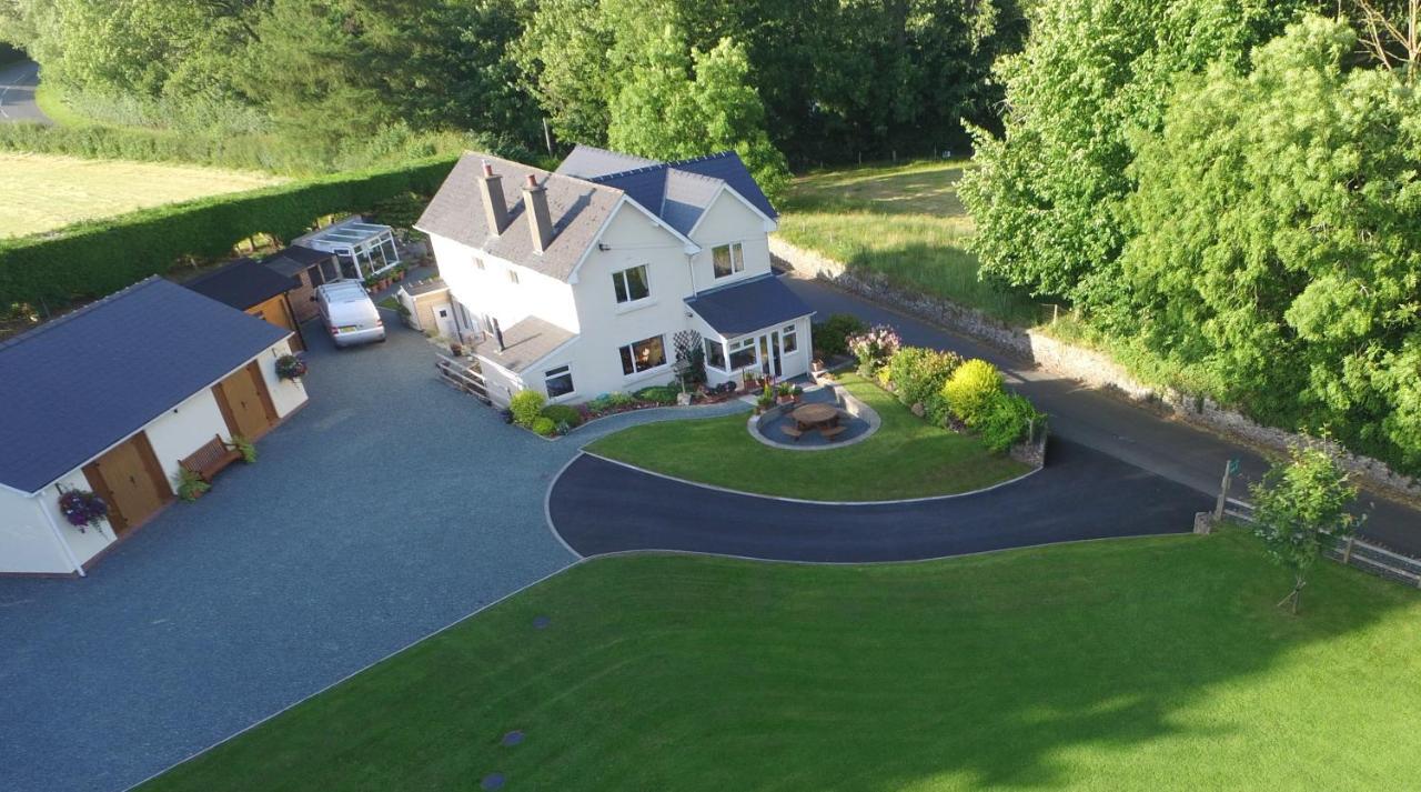 The Lodge Brecon B&B ภายนอก รูปภาพ