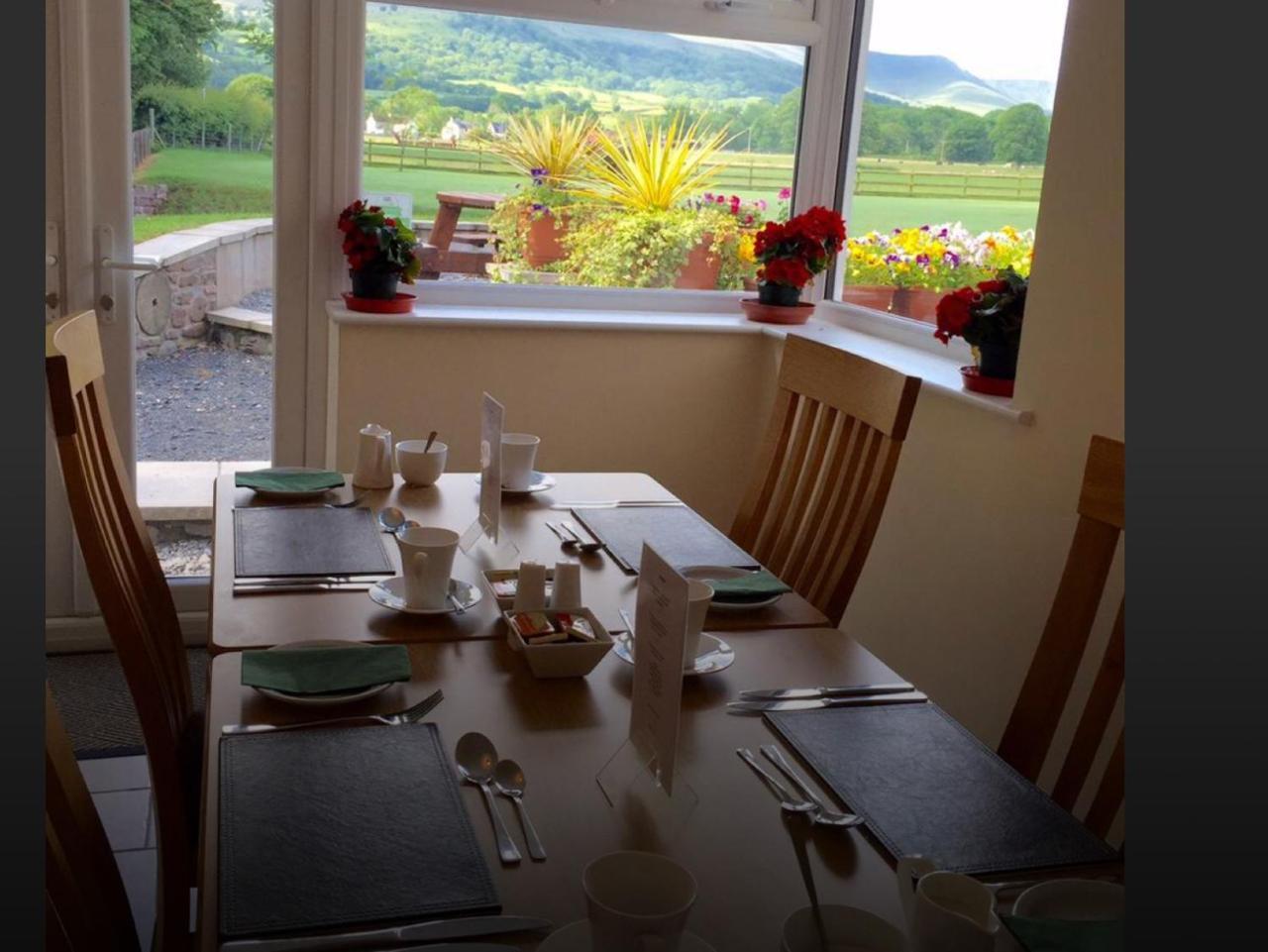 The Lodge Brecon B&B ภายนอก รูปภาพ