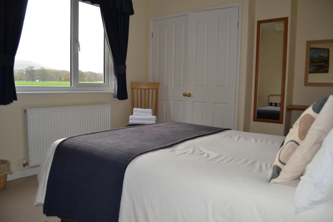 The Lodge Brecon B&B ภายนอก รูปภาพ