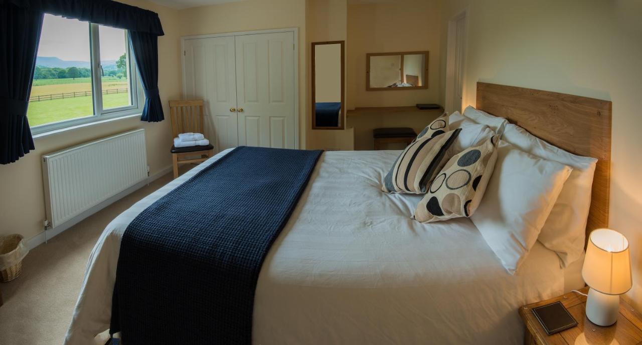 The Lodge Brecon B&B ภายนอก รูปภาพ