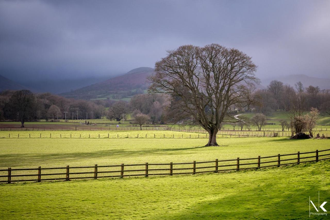 The Lodge Brecon B&B ภายนอก รูปภาพ
