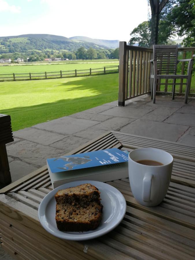 The Lodge Brecon B&B ภายนอก รูปภาพ